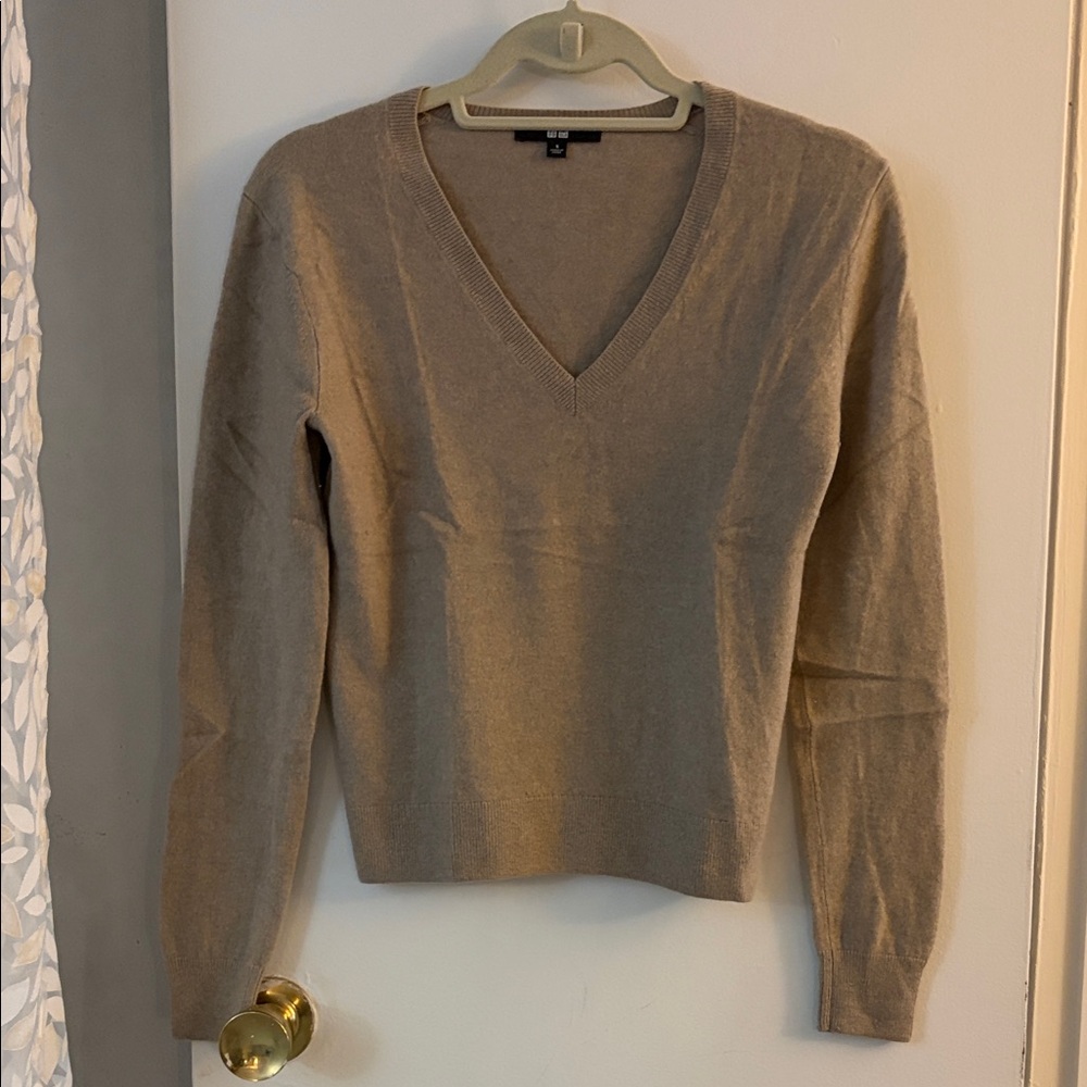 Uniqlo Taupe V-Neck Cashmere Sweater - Size Small